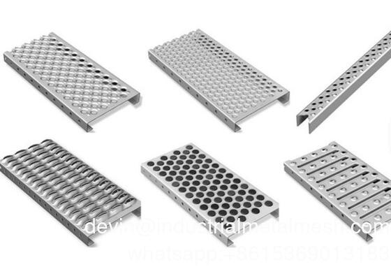석유 정제소/발전소용 고강도 내식성 악어 입 모양 천공 안전 그립 스트럿 용접 미끄럼 방지 격자
