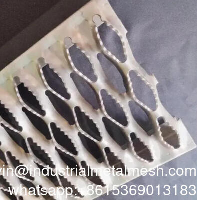 미끄럼 방지 강철 천공 안전 격자 다이아몬드 그립 스트럿 보행로 재질 판 안전 격자 플랫폼 보행로용