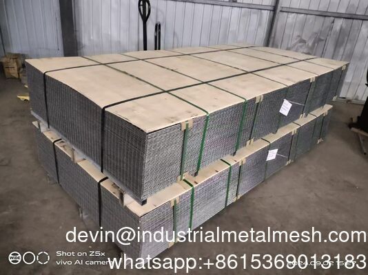 150X50mm 가연 접속 된 와이어 메시 패널 공장