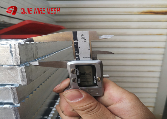 집수 트렌치 배수장치 덮개 배수구 시민 As3996를 위한 직류 전기를 통한 강철 격자판