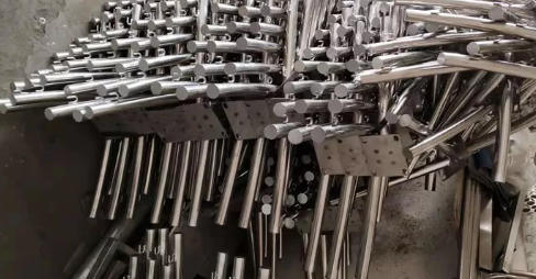 304 Stainless Steel Barbed Wire Razor Barbed Wire V Bracket With 4 Hooks