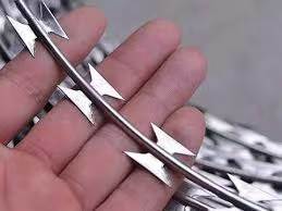 Bto-22 뜨거운 담근 아연 도금 강철 철조망 콘서티나 코일