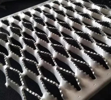 보도 플랫폼 미끄럼 방지 안전 판자 격자/천공 스테인리스 계단 그립 스트럿