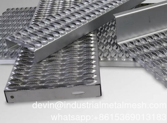 석유 정제소/발전소용 고강도 내식성 악어 입 모양 천공 안전 그립 스트럿 용접 미끄럼 방지 격자