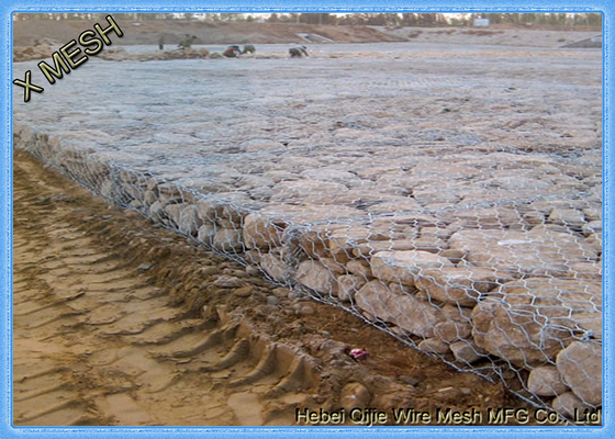 8x10cm Openning는 Gabion 바구니 뜨거운 담궈진 직류 전기를 통한 길쌈한 강철  옹벽을 용접했습니다