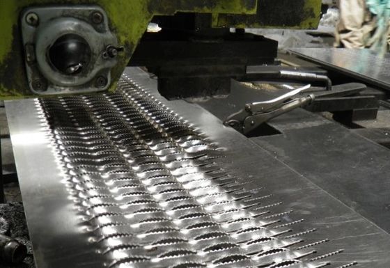 최대 6000mm 정규 잡기 스트루트 걸음걸이 계단 발자국 램프 및 데크