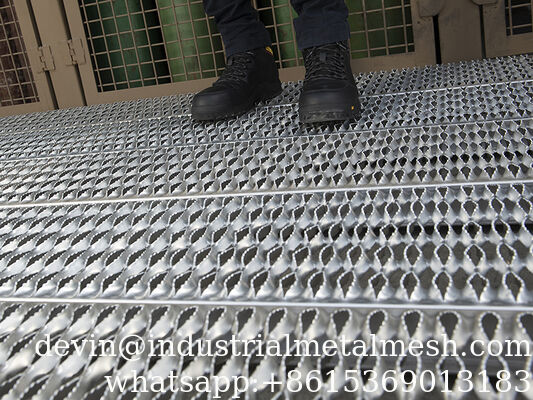 高品質パンチンググリップストラットグレーチング 道路工事用階段踏み板